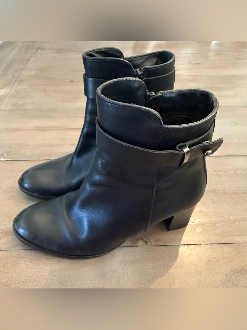 Nina Roche Women’s black leather ankle boots Sz 38 Italy Made 3” Black Heel